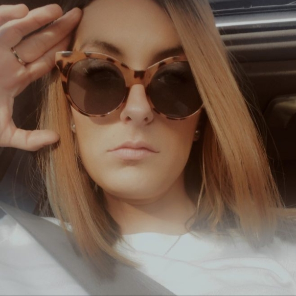 Meet your Posher, Rae - Picture 3 of 16